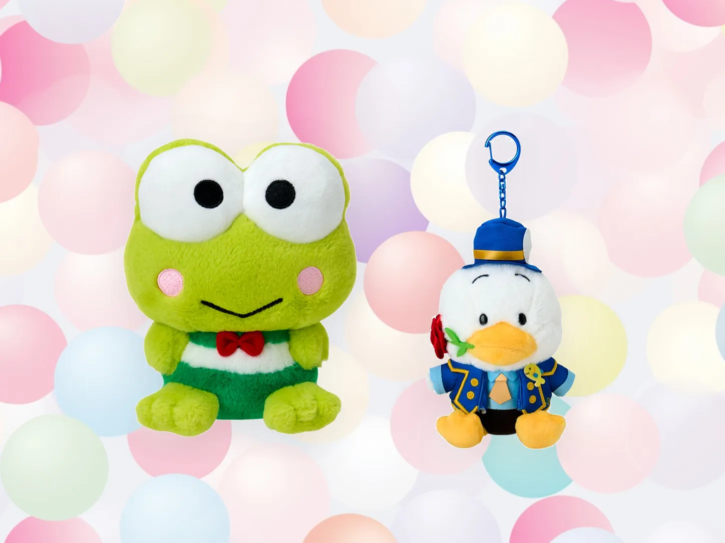 7月が誕生日のけろけろけろっぴのぬいぐるみと、あひるのペックルのマスコットホルダー（公式商品写真）
